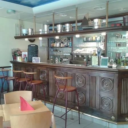 Maison Aux Cerisiers فندق