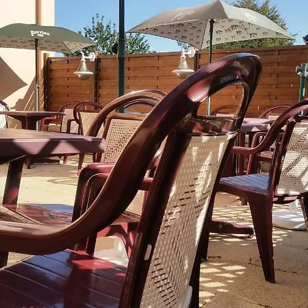 Maison Aux Cerisiers Hotel 2*